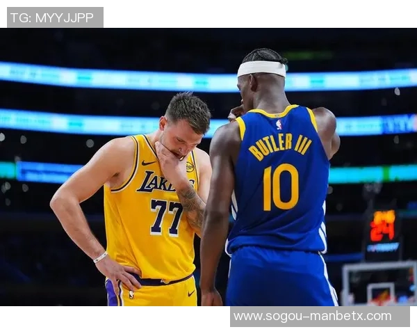 库里赛前得知巴特勒缺阵迅速调整战术直接启用理查德应对挑战 库里赛前得知巴特勒缺阵迅速调整战术直接启用理查德应对挑战