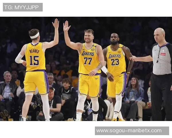 媒体人期待里夫斯表现出色詹姆斯和东契奇需适应新战术体系